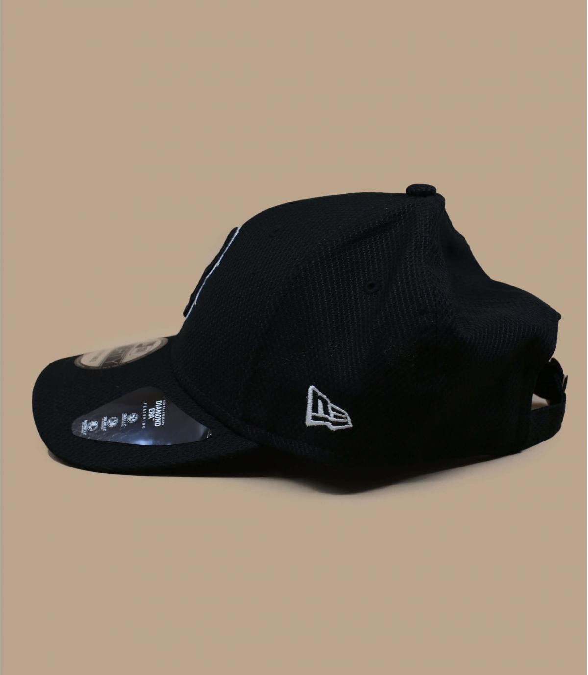 Cappellino B nero Cappellino B nero